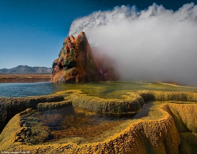 フライ・ガイザー（Fly Geyser）