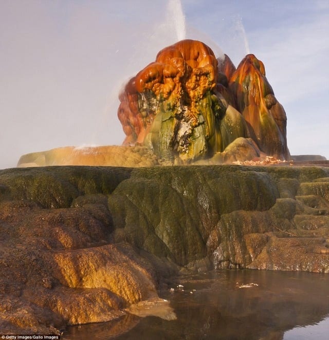 フライ・ガイザー（Fly Geyser）