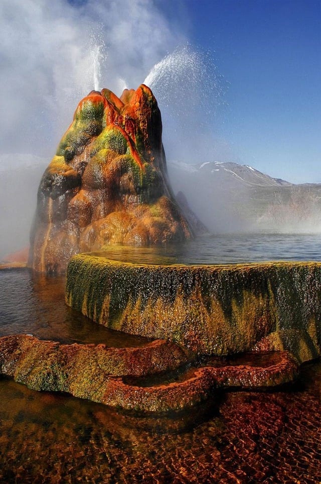 フライ・ガイザー（Fly Geyser）