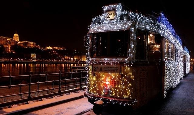 【クリスマスのタイムマシン】ブダペストを走る市街電車が美しすぎる！！