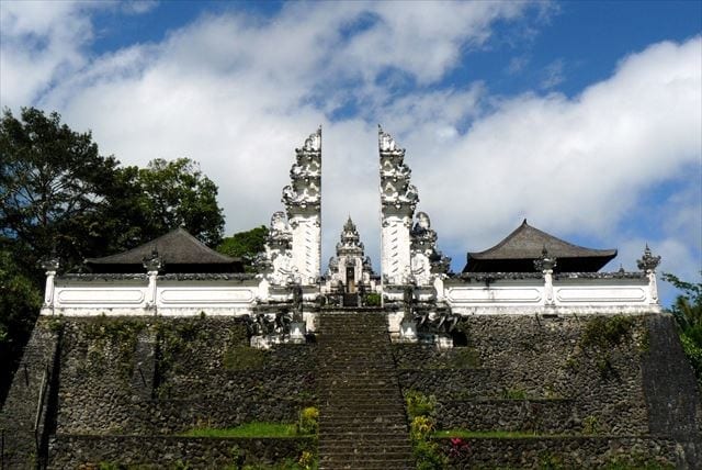 プラ・ランプヤン寺院「天空への扉」（Pura Lempuyang Door）