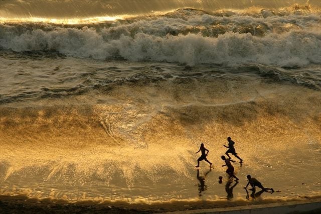 世界の「遊ぶ子ども」たちの写真