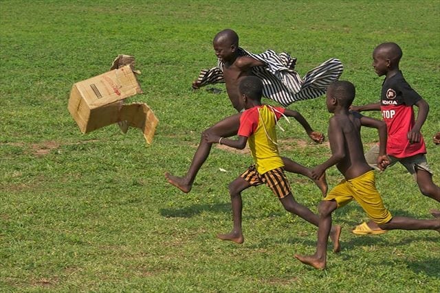 世界の「遊ぶ子ども」たちの写真