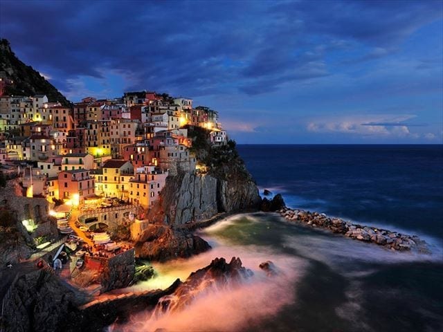 世界の絶景manarola-cinque-terre_49411_990x742_R