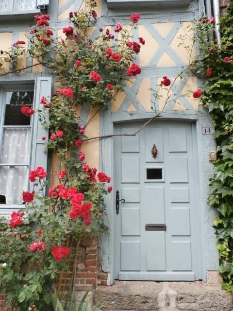 【激安のフランス旅行】田舎の町や家を旅行する裏技【パリ〜ボーヴェ等】