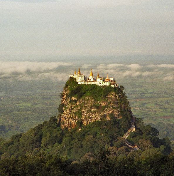 世界の美しすぎる仏教寺院6選--タウン・カラッ（ミャンマー）