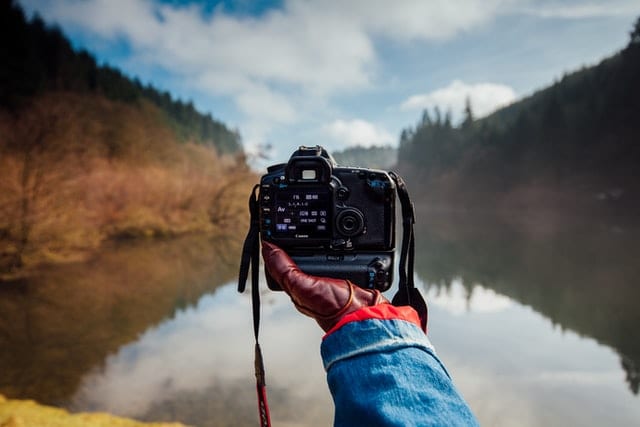 おしゃれな旅行写真撮影のコツ11選（ポーズや撮り方のアイデア）