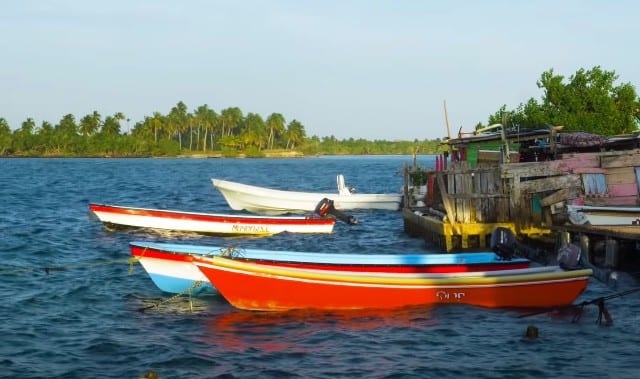 【世界一の人口密度？】狭すぎ＆混みすぎの「イスロテ島（Santa Cruz del Islote）」